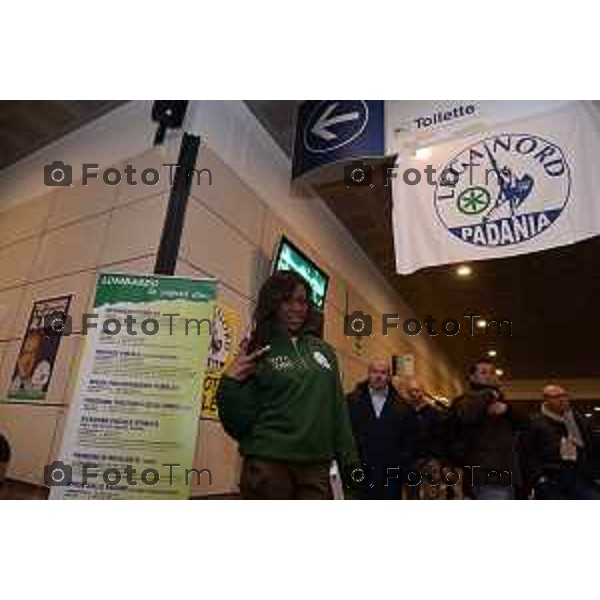 Bergamo Fiera chiusura campagna elettorale lega nord in attesa di Maroni immagini dei militanti Fotogramma Bergamo-Tiziano Manzoni