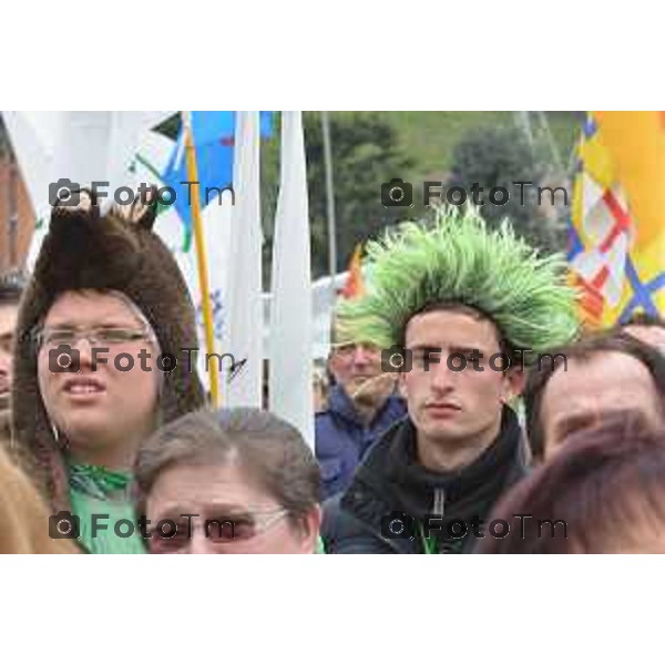 PONTIDA raduno leghista nei prati di Pontida nella foto: GIOVANI PADANI AL RADUNO Fotogramma Bergamo-Tiziano Manzoni