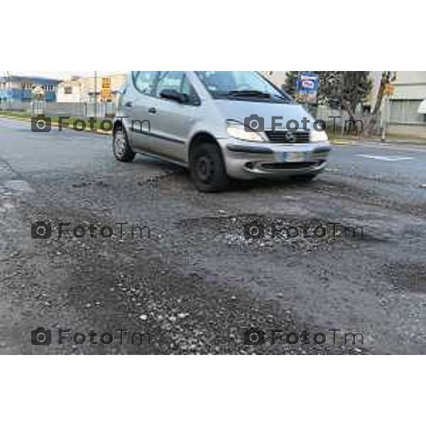 Bassa Bergamasca BG Buche nelle strade dopo le festivita natalizie nella foto buche a zingonia Fotogramma Bergamo-Tiziano Manzoni