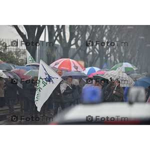 Bergamo, Protesta Lega Nord frante carcere di via gleno nella foto la protesta e l\'intervento di Belotti e Stucchi Bergamo-Tiziano Manzoni