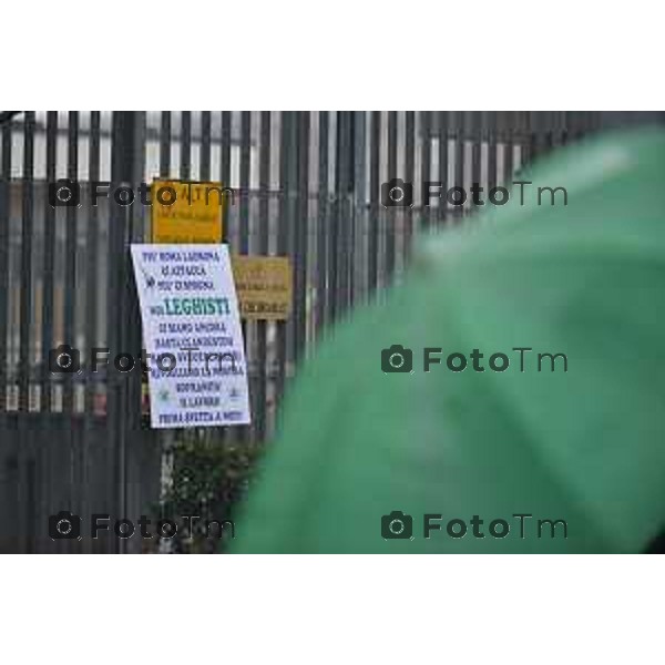 Bergamo, Protesta Lega Nord frante carcere di via gleno nella foto la protesta e l\'intervento di Belotti e Stucchi Bergamo-Tiziano Manzoni