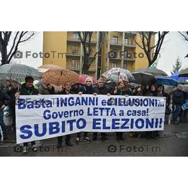 Bergamo, Protesta Lega Nord frante carcere di via gleno nella foto la protesta e l\'intervento di Belotti e Stucchi Bergamo-Tiziano Manzoni