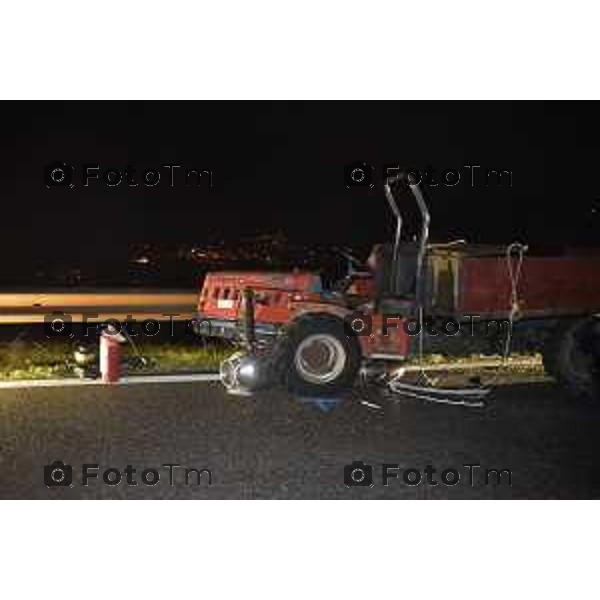 foto LaPresse Tiziano Manzoni 30/08/2018 Cronaca Bergamo - ITALIA Roncola San bernardo, incidente stradale furgone tampona trattore