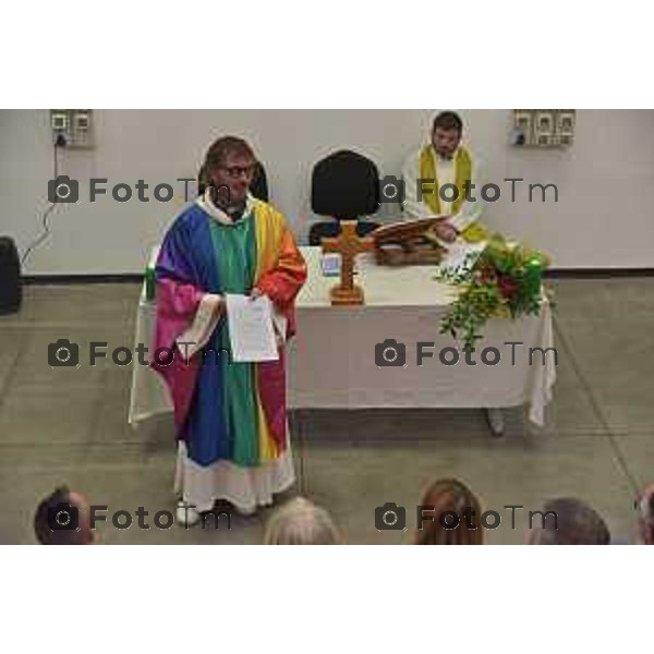 06/09/2018 Davide Gandossi x Tiziano Manzoni Bergamo - ITALIA Cronaca Messa Del Don Omosessuale Giuliano Costa Lunga Nell\' Auditorium Dela Malpensata Intitolato a gramsci. Nella Foto: Don Giuliano Costa Lunga Celebra La Messa