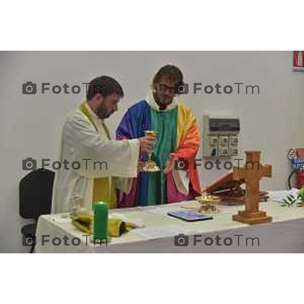 06/09/2018 Davide Gandossi x Tiziano Manzoni Bergamo - ITALIA Cronaca Messa Del Don Omosessuale Giuliano Costa Lunga Nell\' Auditorium Dela Malpensata Intitolato a gramsci. Nella Foto: Don Giuliano Costa Lunga Celebra La Messa