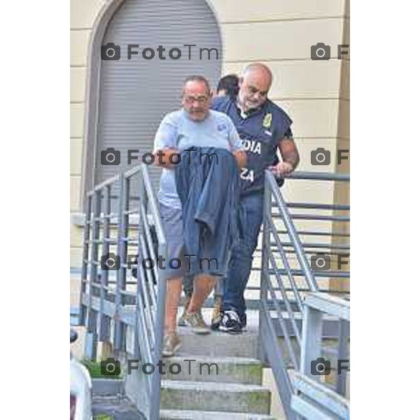 11/09/2018 Davide Gandossi x Tiziano Manzoni Bergamo - ITALIA Cronaca Sede Guardia Di Finanza Bergamo Nella Foto: L\'uscita dalla sede della Guardi di Finanza Giuseppe Di Lorenzo 49 anni Indagato per Estorsione Finanza Bergamo