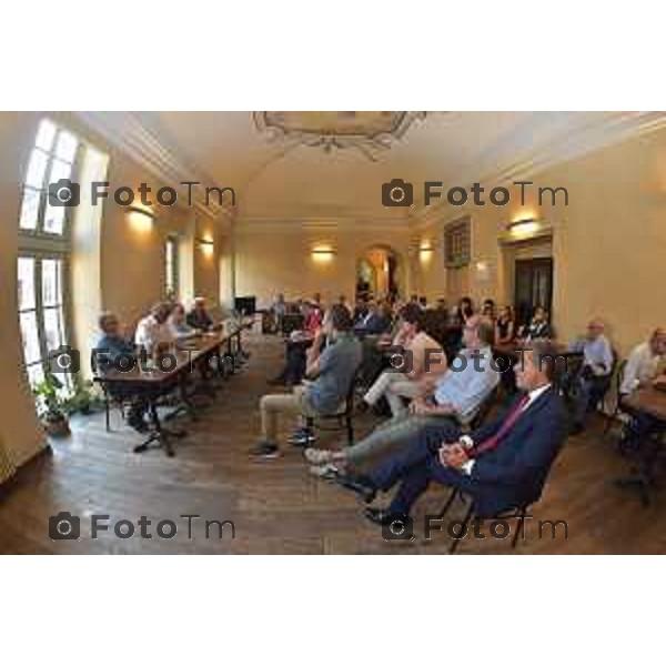 12/09/2018 Davide Gandossi x Tiziano Manzoni Bergamo - ITALIA Cronaca Conferenza Stampa Cooperativa Città Alta Presso il Circolino in Vicolo Sant\' Agata per presentare i lavori di restyling dell\' ex chiesa di Sant\' Agata che ospita la struttura. Nella foto: Aldo Gilardi, Paolo Cividini, Francesco Valesini, Angelo Colleoni espongono il progetto alle personi presenti alla conferenza