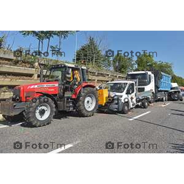 foto LaPresse Tiziano Manzoni 28/08/2018 Cronaca Bergamo - ITALIA Incidente mortale sull’Asse a Seriate Tamponamento tra due furgoni e un tir nella foto: i rilievi della polizia stradale