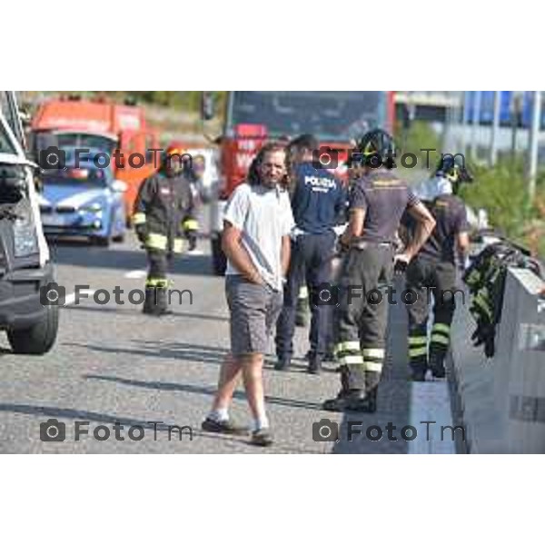 foto LaPresse Tiziano Manzoni 28/08/2018 Cronaca Bergamo - ITALIA Incidente mortale sull’Asse a Seriate Tamponamento tra due furgoni e un tir nella foto: L\'autista del mezzo pesante