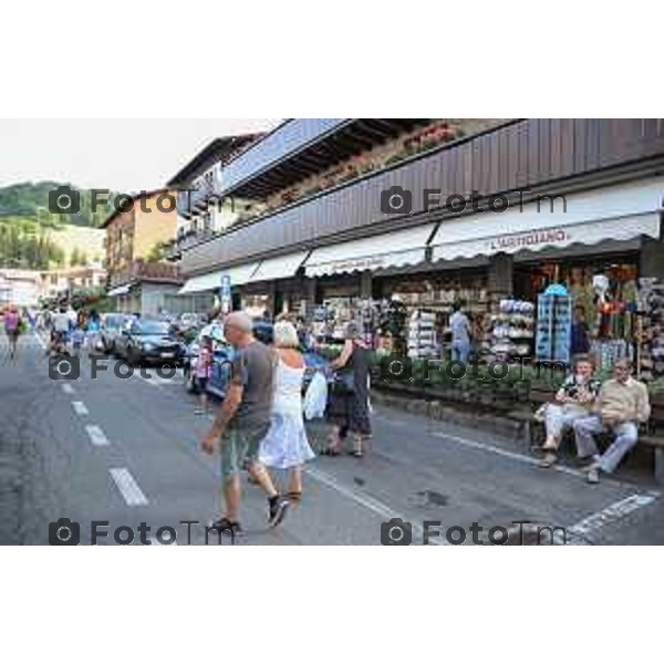 foto LaPrese Tiziano Manzoni 24/08/2018 Cronaca Bergamo - ITALIA (immagini archivio) Turismo nelle valli Bergamasche, case vacanze affitasi vendesi seconde case. Nella foto. Selvino, case vacanze e ztl