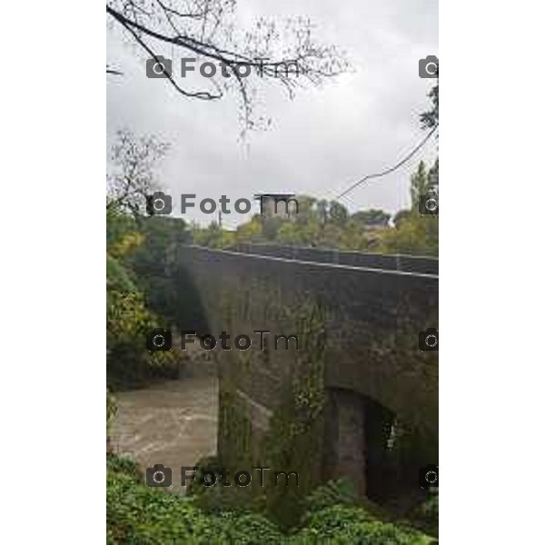 Foto LaPresse/Manzoni Tiziano 29/10/2018 Bergamo, Italia cronache, Maltempo nella provincia di bergamo Nella foto: Il fiume Brembo in piena il Ponte di Briolo sorvegliato speciale