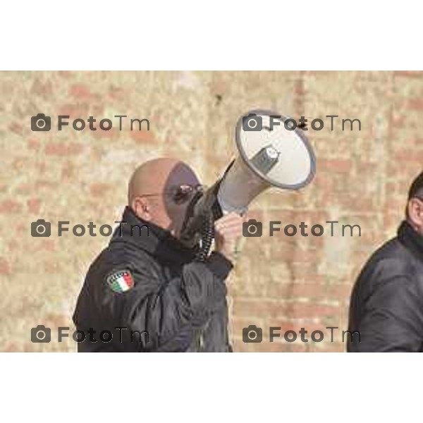 Foto LaPress Manzoni Tiziano 18/11/2018 ITALIA BERGAMO cronaca tavolo di dialogo fra diocesi lombarde e realtà cattoliche LGBT. Protesta Forza Nuova e ultracattolici fuori dal santuario della Madonna di Caravaggio nella foto la protesta di militanti di FN con il coordinatore Oscar Rizzini