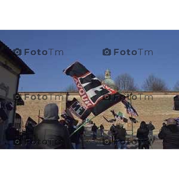 Foto LaPress Manzoni Tiziano 18/11/2018 ITALIA BERGAMO cronaca tavolo di dialogo fra diocesi lombarde e realtà cattoliche LGBT. Protesta Forza Nuova e ultracattolici fuori dal santuario della Madonna di Caravaggio nella foto la protesta di militanti di FN con il coordinatore Oscar Rizzini