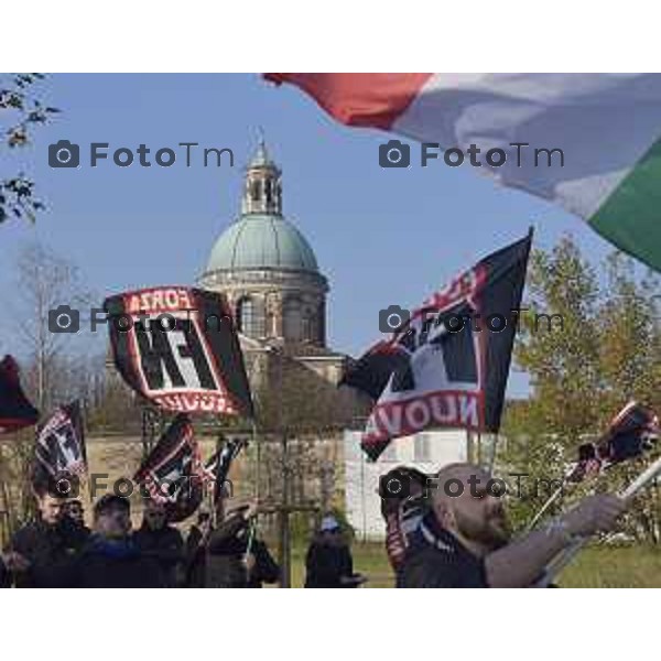 Foto LaPress Manzoni Tiziano 18/11/2018 ITALIA BERGAMO cronaca tavolo di dialogo fra diocesi lombarde e realtà cattoliche LGBT. Protesta Forza Nuova e ultracattolici fuori dal santuario della Madonna di Caravaggio nella foto la protesta di militanti di FN con il coordinatore Oscar Rizzini