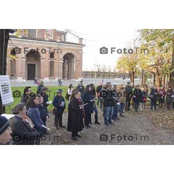 Foto LaPress Manzoni Tiziano 18/11/2018 ITALIA BERGAMO cronaca tavolo di dialogo fra diocesi lombarde e realtà cattoliche LGBT. Protesta Forza Nuova e ultracattolici fuori dal santuario della Madonna di Caravaggio nella foto Il rito riparatore, rinominato “preghiera omofoba” praticato sotto la croce del santuario