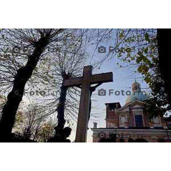 Foto LaPress Manzoni Tiziano 18/11/2018 ITALIA BERGAMO cronaca tavolo di dialogo fra diocesi lombarde e realtà cattoliche LGBT. Protesta Forza Nuova e ultracattolici fuori dal santuario della Madonna di Caravaggio nella foto Il rito riparatore, rinominato “preghiera omofoba” praticato sotto la croce del santuario