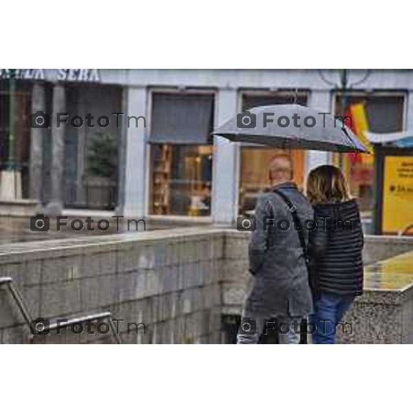 Foto LaPresse/Manzoni Tiziano 29/10/2018 Bergamo, Italia cronache, Maltempo Bergamo Nella foto: gente sotto la pioggia in centro città