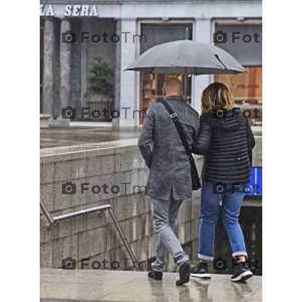 Foto LaPresse/Manzoni Tiziano 29/10/2018 Bergamo, Italia cronache, Maltempo Bergamo Nella foto: gente sotto la pioggia in centro città