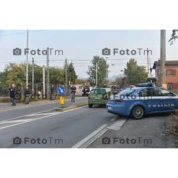 Foto LaPresse/Gandossi Davide x Tiziano Manzoni 20/10/2018 Bergamo, Italia cronaca. Travolto Dal treno in Via Luther King Zona Ospedale. treno Travolge uomo, treno transitava Verso la fermata Bergamo Ospedale.