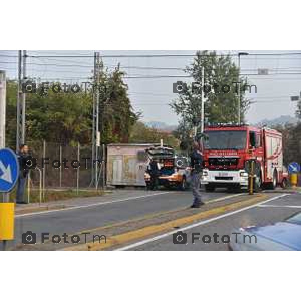 Foto LaPresse/Gandossi Davide x Tiziano Manzoni 20/10/2018 Bergamo, Italia cronaca. Travolto Dal treno in Via Luther King Zona Ospedale. treno Travolge uomo, treno transitava Verso la fermata Bergamo Ospedale.