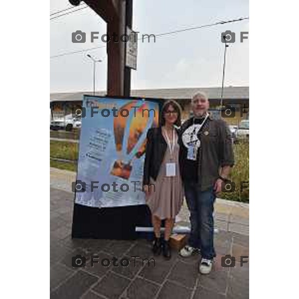 08/10/2018 Davide Gandossi x Tiziano Manzoni Bergamo - ITALIA Cronaca. Tutto il Teatro che ci piace, Conferenza e spettacolo sul Tram della TEB. Partenza Da Bergamo Fino ad Albino.Nella Foto:Silvia Giordano e Andrea Rudigher, Teatro Prova