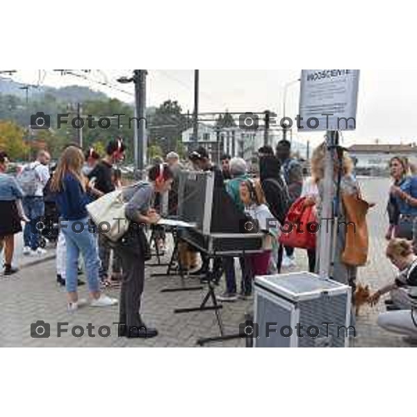 08/10/2018 Davide Gandossi x Tiziano Manzoni Bergamo - ITALIA Cronaca. Tutto il Teatro che ci piace, Conferenza e spettacolo sul Tram della TEB. Partenza Da Bergamo Fino ad Albino