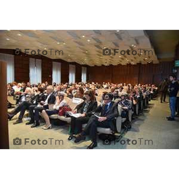 08/10/2018 Davide Gandossi x Tiziano Manzoni Bergamo - ITALIA Cronaca. Scuola Lavoro cosa ci devono chiedere i giovani. Incontro con Vittorio Colao intervistato da Dario di Vico, Conferenza/ Dibattito con i giovani nel Palazzo dei contratti e manifestazioni Bergam Via Petrarca 10