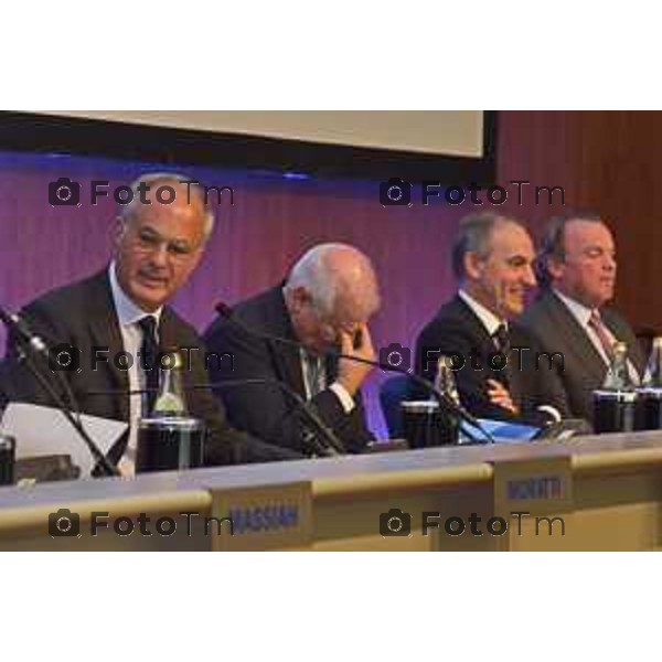 Foto LaPresse/Manzoni Tiziano 19/10/2018 Bergamo, Italia cronaca Assemblea Straordinaria UBI Banca Nella foto:il Presidente del Consiglio di Sorveglianza Moltrasio Andrea replica alle dichiarazioni di Jannone e Un beretta sconcertato