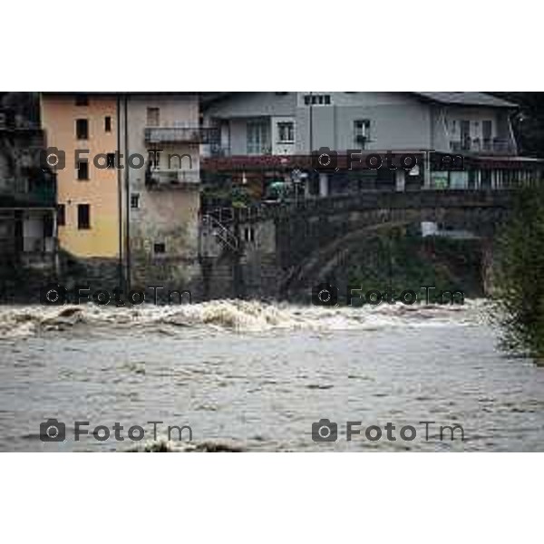 Foto LaPresse/Manzoni Tiziano 29/10/2018 Bergamo, Italia cronache, Maltempo nella provincia di bergamo Nella foto: Il fiume Brembo in piena al ponte vecchio di Zogno