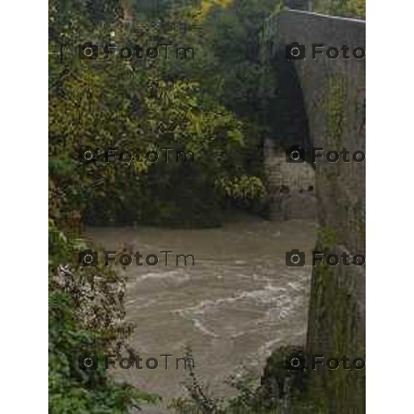 Foto LaPresse/Manzoni Tiziano 29/10/2018 Bergamo, Italia cronache, Maltempo nella provincia di bergamo Nella foto: Il fiume Brembo in piena il Ponte di Briolo sorvegliato speciale