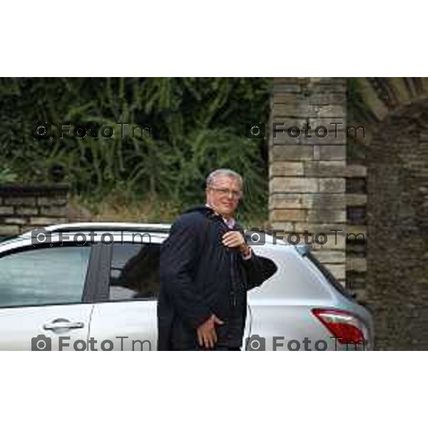 Bergamo 06/04/2013 - casa Ruggeri Monterosso BG -fotogramma bergamo nella foto - Gianfranco Andreoletti Presidente U.C. AlbinoLeffe visita famiglia ruggeri per le condoglianze scomparsa ex presidente dell\'atalanta Ivan Ruggeri