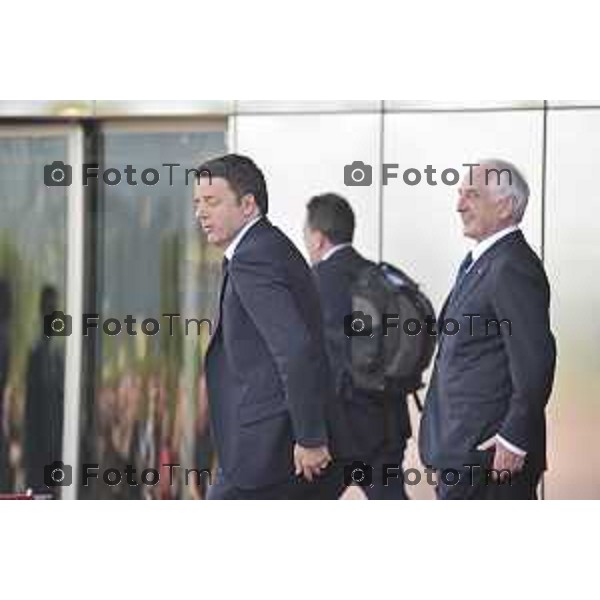 Stezzano visita Presidente del Consiglio Matteo Renzi alla Freni Brembo di Bombassei Alberto nella foto Renzi Saluta Bombassei Alberto