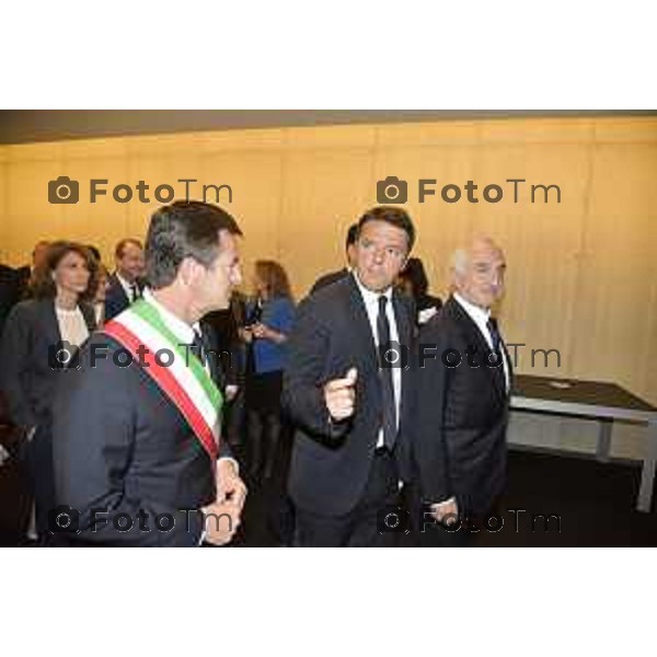 Stezzano visita Presidente del Consiglio Matteo Renzi alla Freni Brembo di Bombassei Alberto nella foto Renzi Saluta Bombassei Alberto Gori Con Renzi e Bombassei