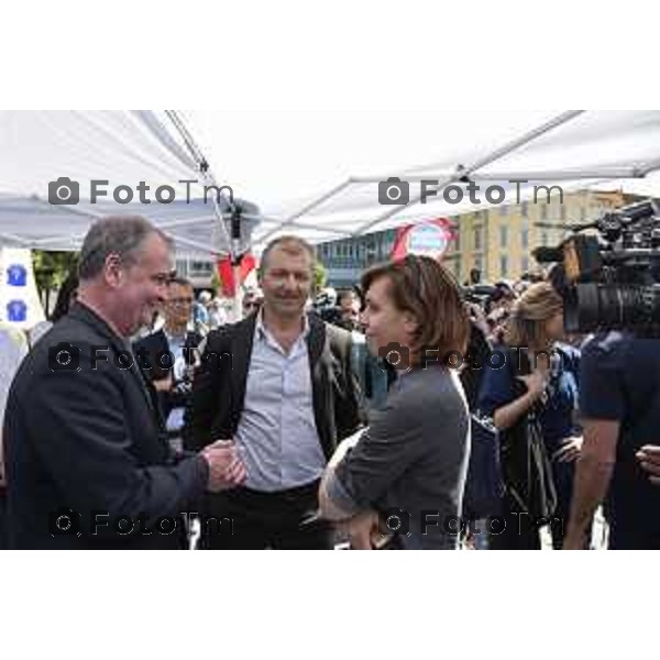 Bergamo Contro manifestazione piazza Matteotti no tax day, nella foto Roberto Calderoli prima del malore