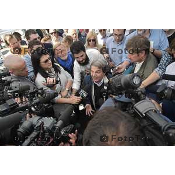 Bergamo Contro manifestazione piazza Matteotti no tax day, nella foto Renato Brunetta