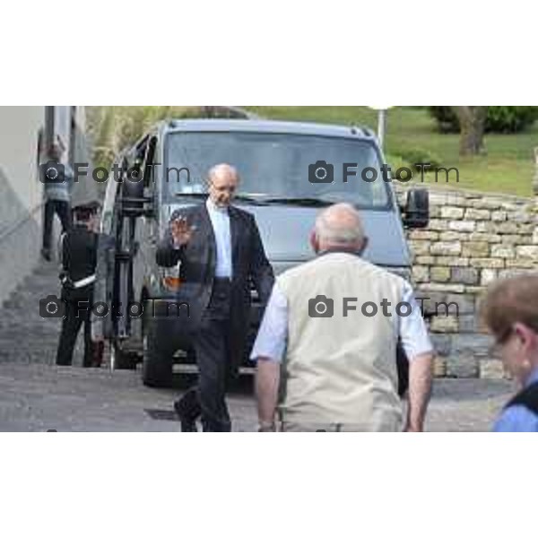 Sotto il monte camera adente Monsignor Capovilla segretario particolare di papa Giovanni deceduto stamane a 100 anni nella foto Vicario Pelucchi