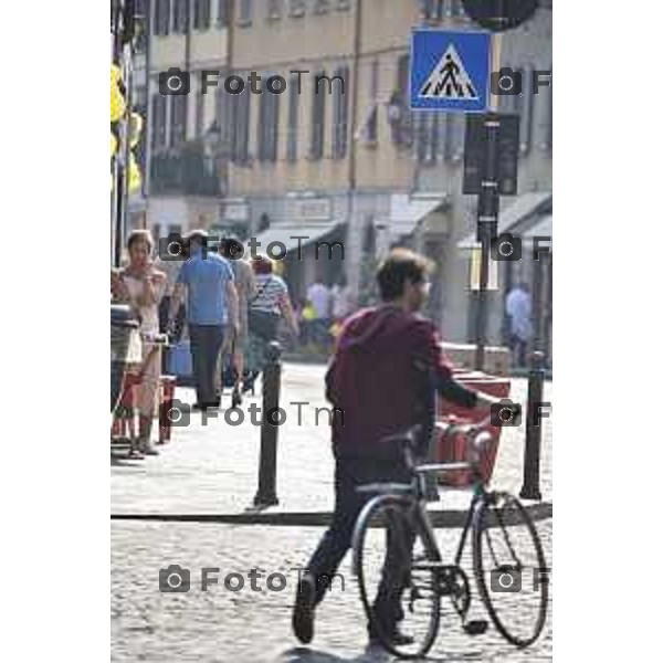 Via Borgo Santa Caterina i sabati del Borgo, la vian alle ore17 eventi, laboratori con la strada pedonalizzata per l’occasione.