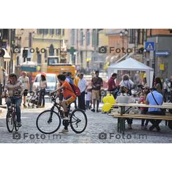 Via Borgo Santa Caterina i sabati del Borgo, la vian alle ore17 eventi, laboratori con la strada pedonalizzata per l’occasione.