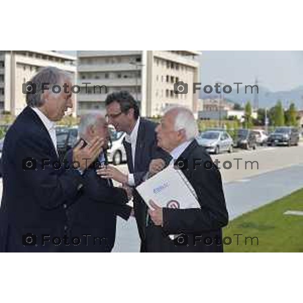 Palaghiaccio di Bergamo il Presidente del CONI Giovanni Malagò all\' impianto di recente completamento Nella foto Giorgio Gori e Giovanni Malago