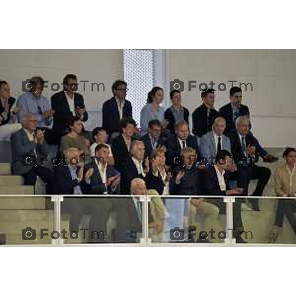 Palaghiaccio di Bergamo il Presidente del CONI Giovanni Malagò all\' impianto di recente completamento nella foto i genitori di Yara con il fratellino all\'inaugurazione