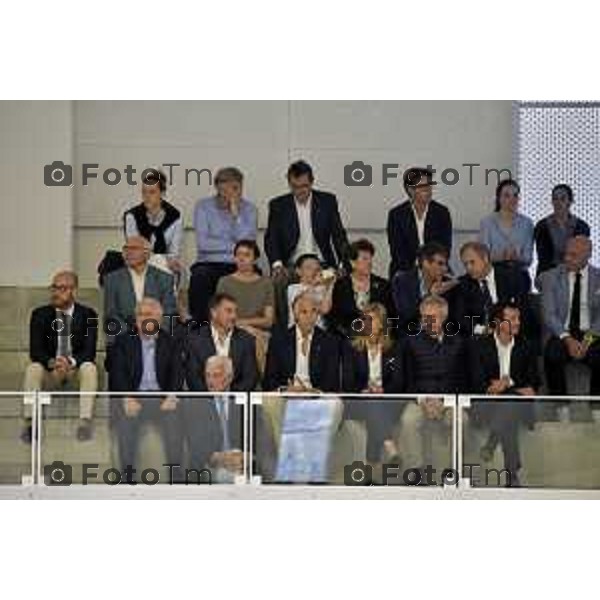 Palaghiaccio di Bergamo il Presidente del CONI Giovanni Malagò all\' impianto di recente completamento nella foto i genitori di Yara con il fratellino all\'inaugurazione