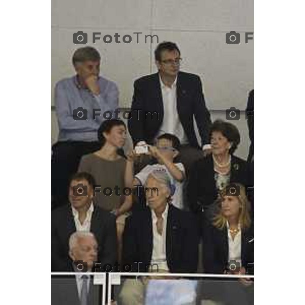 Palaghiaccio di Bergamo il Presidente del CONI Giovanni Malagò all\' impianto di recente completamento nella foto i genitori di Yara con il fratellino all\'inaugurazione