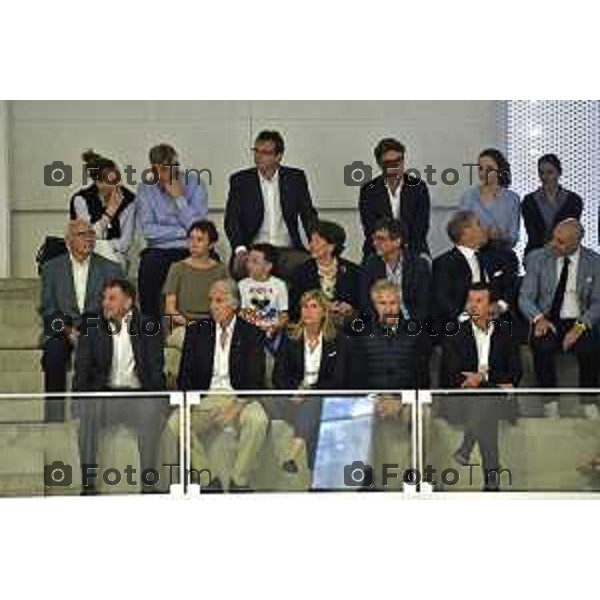 Palaghiaccio di Bergamo il Presidente del CONI Giovanni Malagò all\' impianto di recente completamento nella foto i genitori di Yara con il fratellino all\'inaugurazione