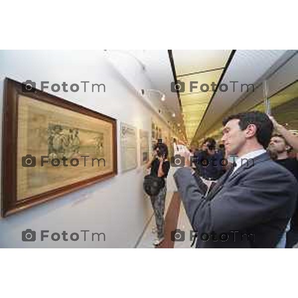 Sanpellegrino Terme (BG) il ministro Maurizio Martina in visita allo stablimento San Pellegrino nella foto Maurizio Martina vista l\'azienda e il museo storico della sanpellegrino