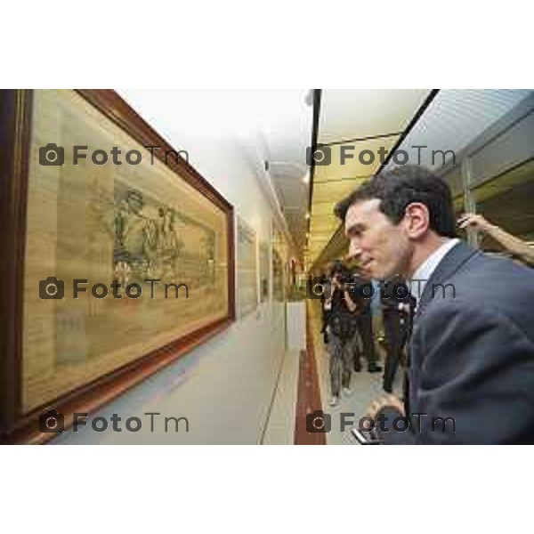 Sanpellegrino Terme (BG) il ministro Maurizio Martina in visita allo stablimento San Pellegrino nella foto Maurizio Martina vista l\'azienda e il museo storico della sanpellegrino