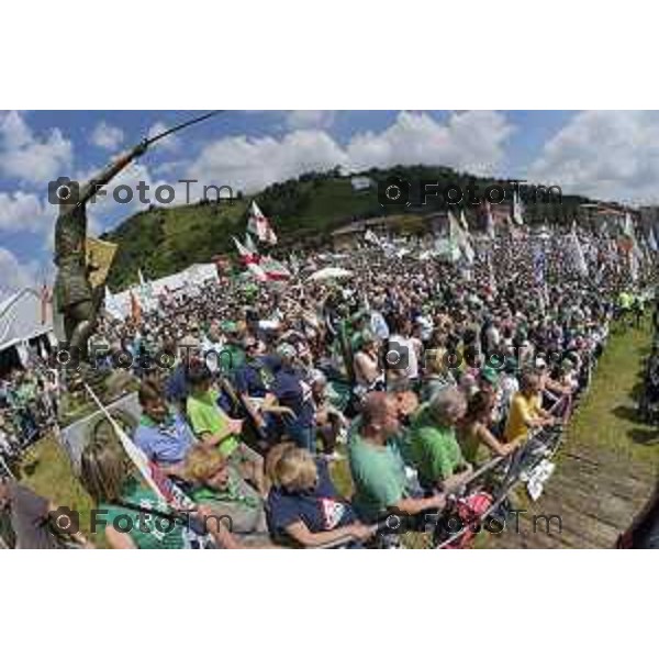 Pontida, raduno leghista domenica 21 giugno 2015 nella foto