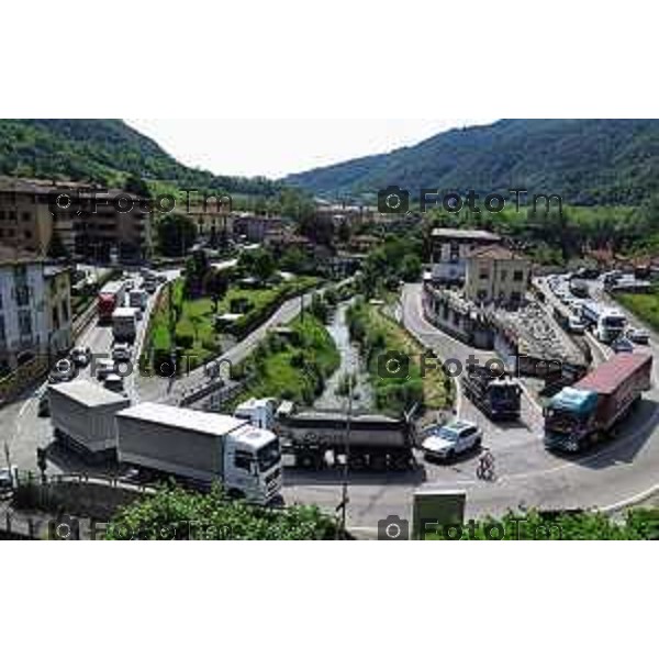 foto LaPresse Tiziano Manzoni 18/06/2018 Cronaca Bergamo - ITALIA Cisano Bergamasco "i curvoni" code e traffico pesante