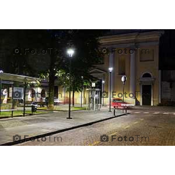 Bergamo piazza S. Anna notturno con la nuova illuminazione a led