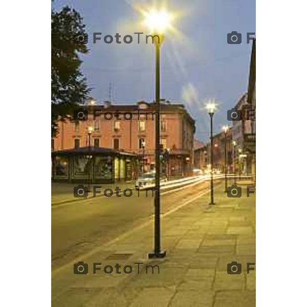 Bergamo piazza S. Anna notturno con la nuova illuminazione a led