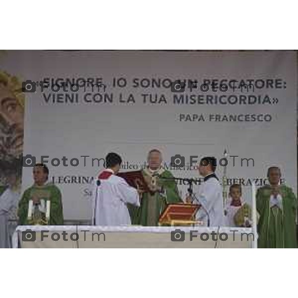 Caravaggio 20 mila fedeli del Movimento di Comunione e Liberazione al Santuario “Santa Maria Del Fonte” per celebrazione dell’Anno Santo della Misericordia .Nella foto Cardinale Ettore Scola di milano